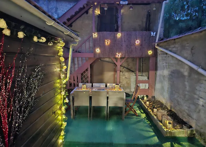 Petite Maison Dans Village De Caractere
